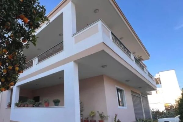 Shtepi me qera Vila Luksoze ne Tirane, 3+1, Mobilimi E mobiluar, Pagesa 900  Euro.