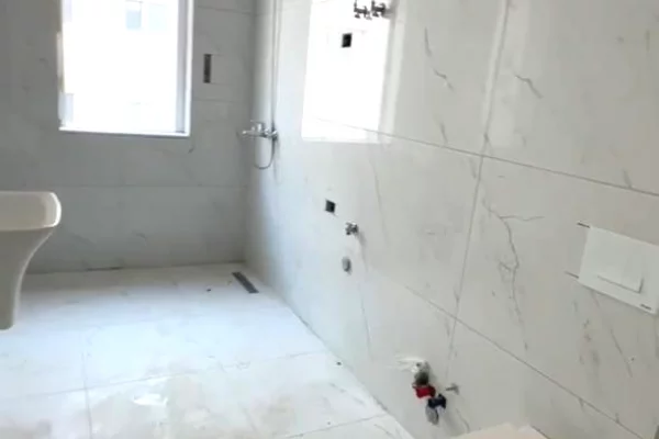 Shtepi ne shitje Apartament ne Tirane, 2+1, Mobilimi Bosh, pa mobiluar, Pagesa 95,166  Euro.