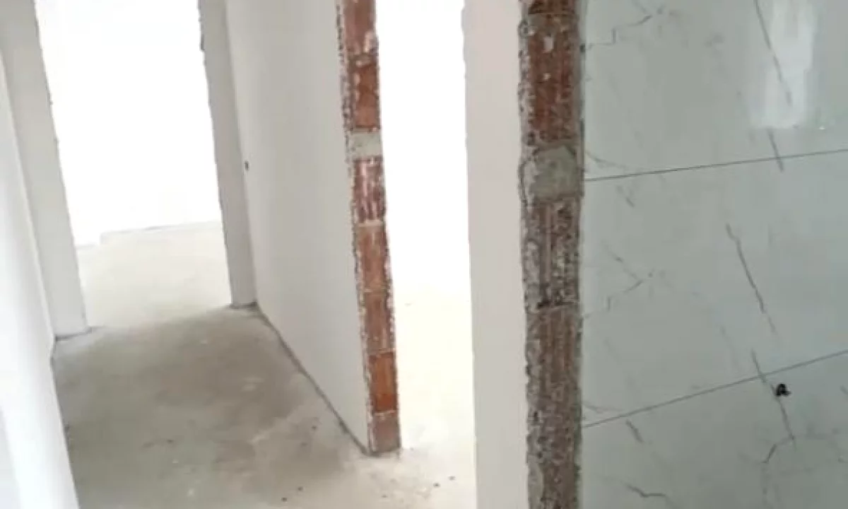 Shtepi ne shitje Apartament ne Tirane, 2+1, Mobilimi Bosh, pa mobiluar, Pagesa 95,166  Euro.