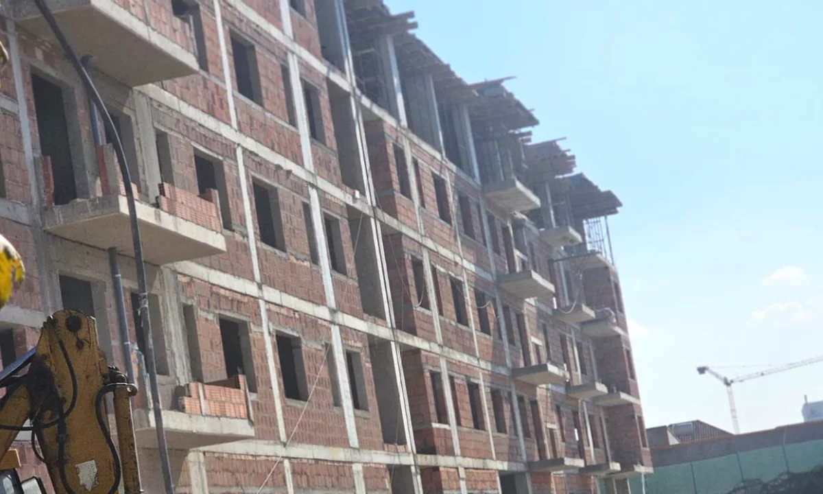 Shtepi ne shitje Apartament ne Tirane, 1+1, Mobilimi Bosh, pa mobiluar, Pagesa 65,690  Euro.