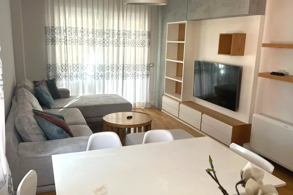 Appartamento in affitto a Tirana 3+1, Arredato