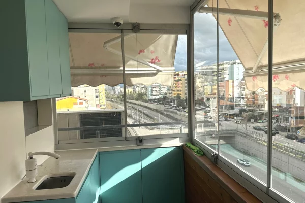 Appartamento in affitto a Tirana 3+1, Arredato