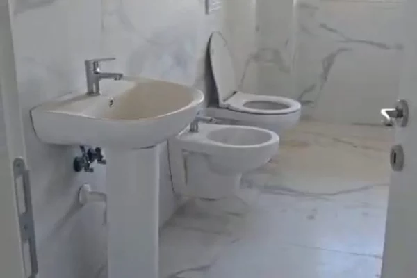 Appartamento in affitto a Tirana 2+1, Vuoto