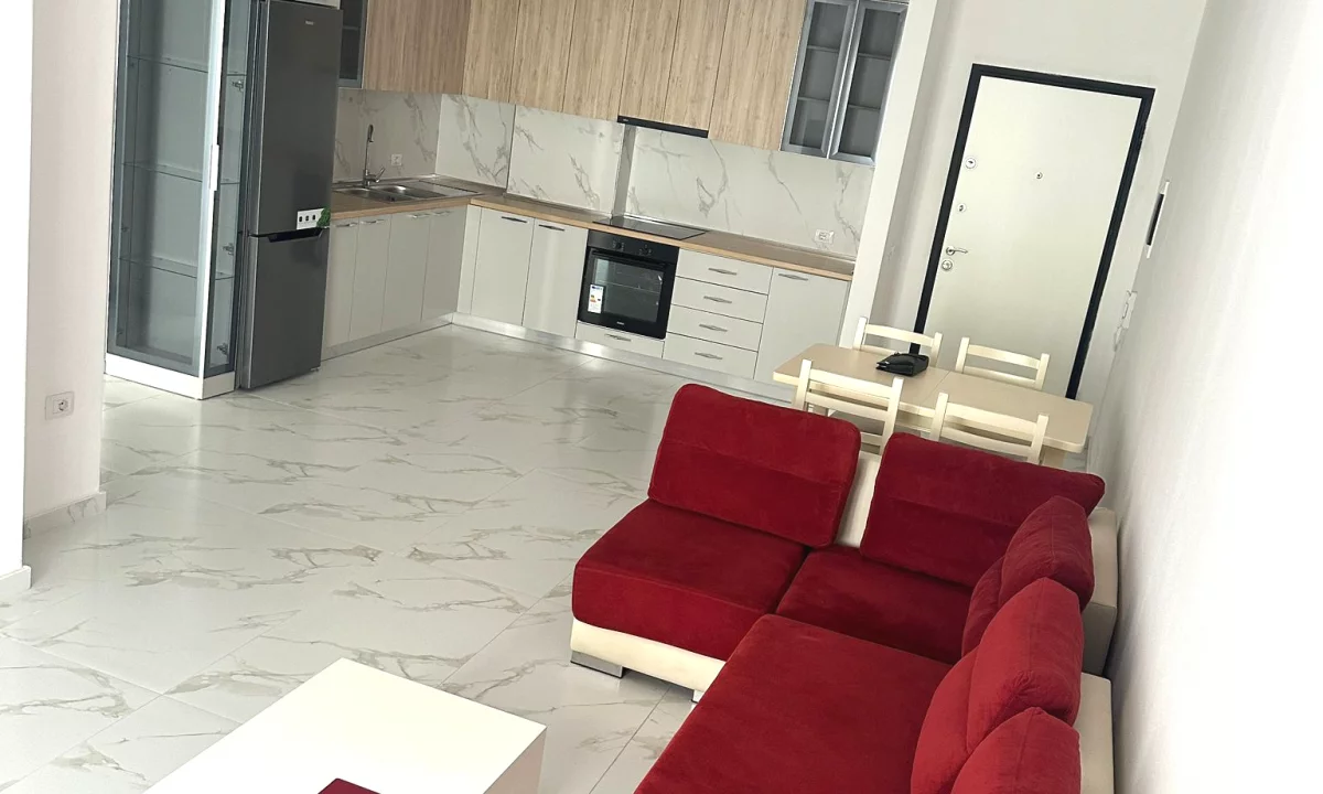 Appartamento in affitto a Tirana 2+1, Arredato