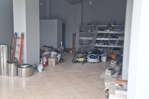 Ambient biznesi me qera 1+1 ne Tirane - 400 Leke