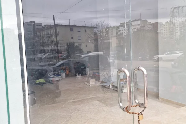 Ambient biznesi me qera 1+1 ne Tirane - 400 Leke