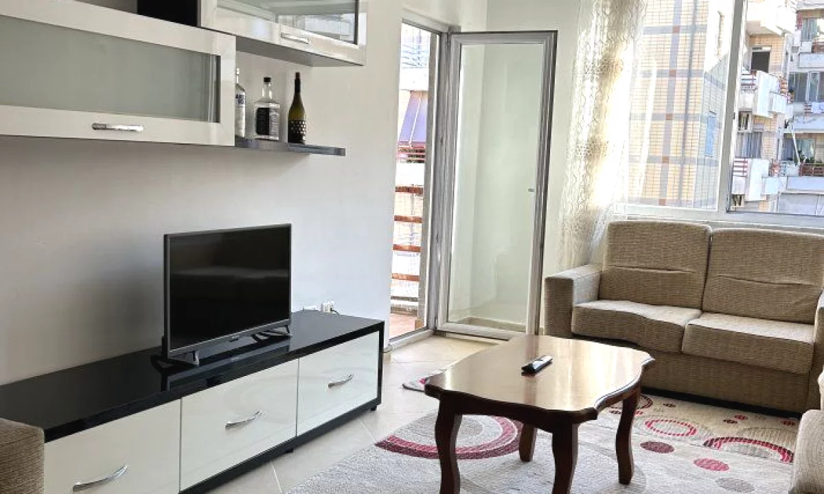 Appartamento in affitto a Tirana 1+1, Arredato