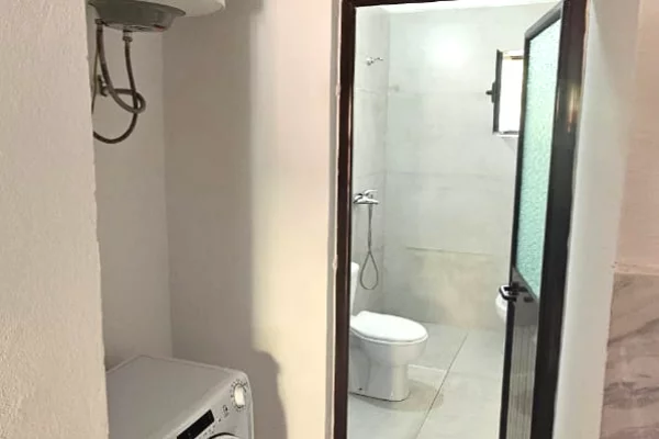 Shtepi me qera Apartament ne Tirane, 1+1, Mobilimi E mobiluar, Pagesa 45,000  Leke.