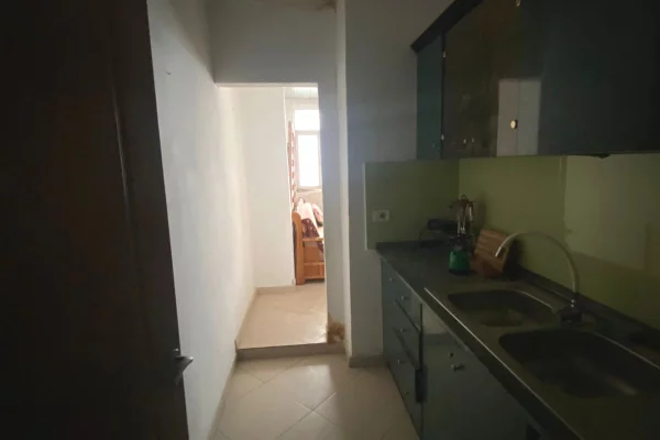 Shtepi ne shitje Papafingo(kati i catise) ne Tirane, 2+1, Mobilimi E mobiluar, Pagesa 55,000,000  Leke.