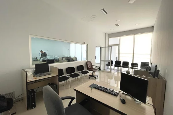 Ambient biznesi me qera 3+1 ne Tirane - 1,000 Euro