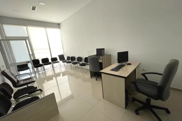 Ambient biznesi me qera 3+1 ne Tirane - 1,000 Euro