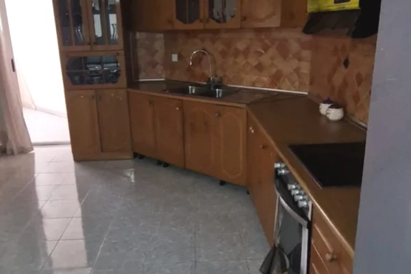 Shtepi ne shitje Apartament ne Tirane, 2+1, Mobilimi E mobiluar, Pagesa 16,000,000  Leke.