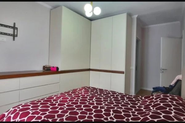 Shtepi ne shitje Apartament ne Tirane, 2+1, Mobilimi E mobiluar, Pagesa 213,000  Euro.