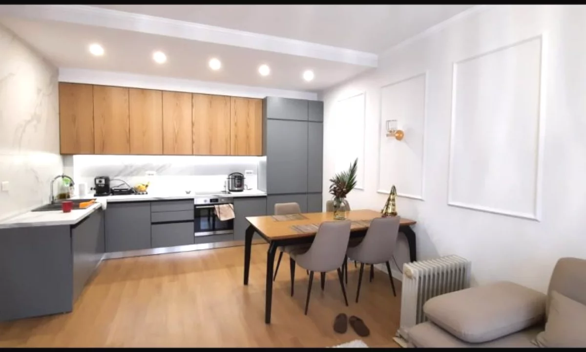 Shtepi ne shitje Apartament ne Tirane, 2+1, Mobilimi E mobiluar, Pagesa 213,000  Euro.