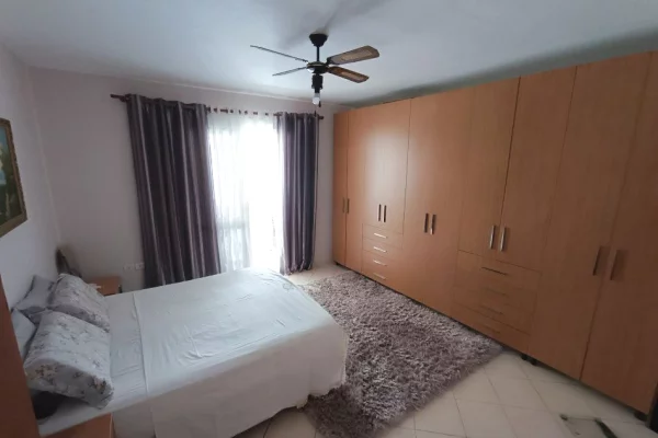 Shtepi ne shitje Apartament ne Tirane, 2+1, Mobilimi E mobiluar, Pagesa 130,000  Euro.