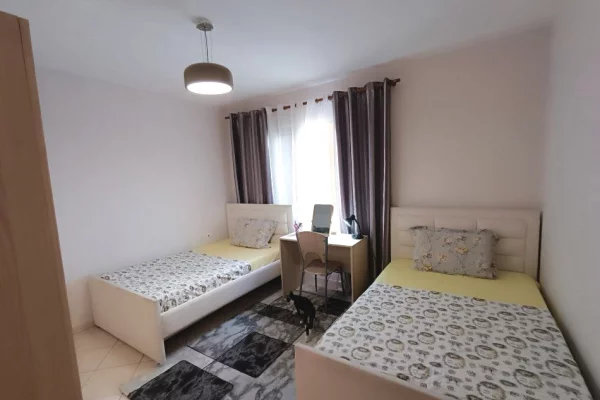 Shtepi ne shitje Apartament ne Tirane, 2+1, Mobilimi E mobiluar, Pagesa 130,000  Euro.