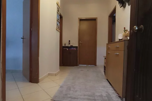 Shtepi ne shitje Apartament ne Tirane, 2+1, Mobilimi E mobiluar, Pagesa 130,000  Euro.