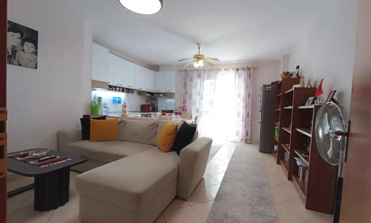 Shtepi ne shitje Apartament ne Tirane, 2+1, Mobilimi E mobiluar, Pagesa 130,000  Euro.