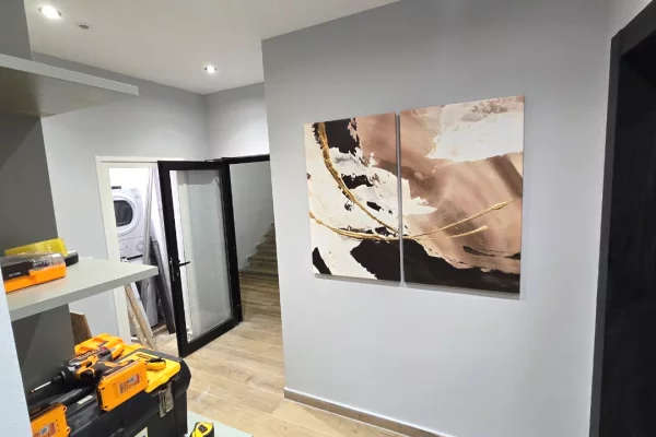 Shtepi ne shitje Apartament ne Tirane, 3+1, Mobilimi E mobiluar, Pagesa 255,000  Euro.