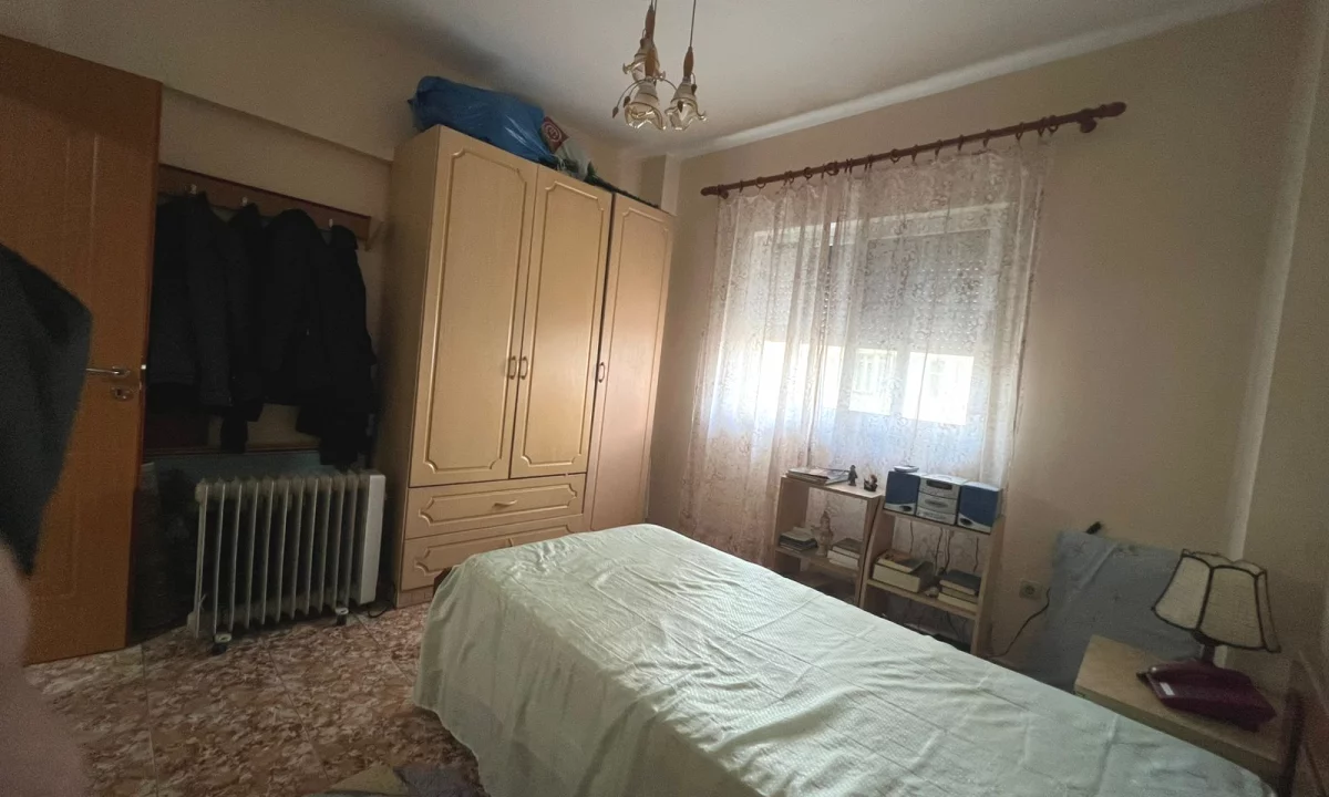 Shtepi ne shitje Apartament ne Tirane, 2+1, Mobilimi E mobiluar, Pagesa 160,000  Euro.