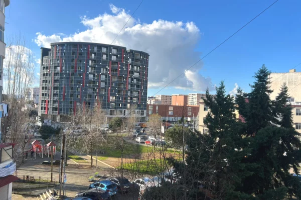 Shtepi ne shitje Apartament ne Tirane, 2+1, Mobilimi E mobiluar, Pagesa 160,000  Euro.