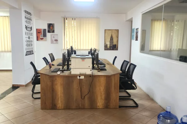 Jepet apartament me qira tek ish Parku I Autobuzave/800Euro