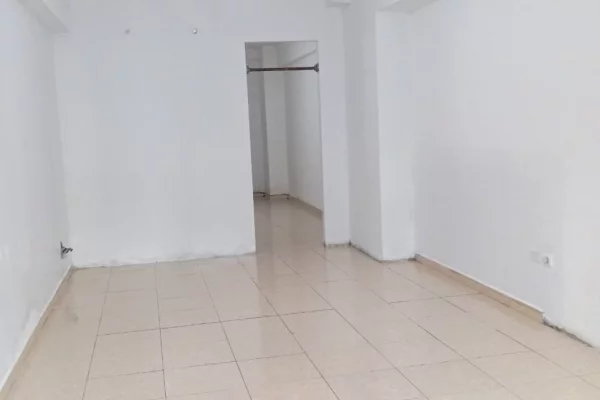 Jepet me qera dyqan tek Bulevardi Bajram Curri/80,000 leke