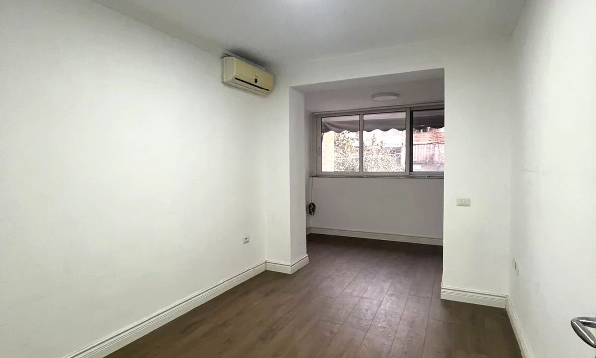 Appartamento in affitto a Tirana 3+1, Vuoto