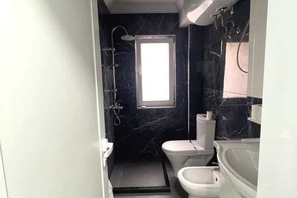 Appartamento in affitto a Tirana 3+1, Vuoto