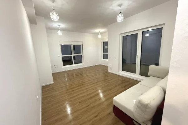 Ambient biznesi me qera 3+1 ne Tirane - 40,000 Leke