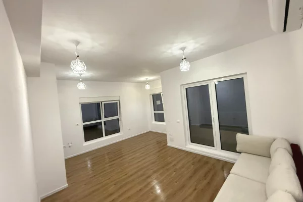 Ambient biznesi me qera 3+1 ne Tirane - 40,000 Leke