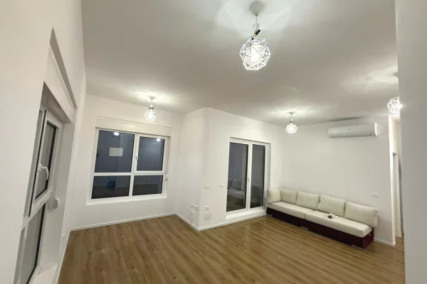 Ambient biznesi me qera 3+1 ne Tirane - 40,000 Leke