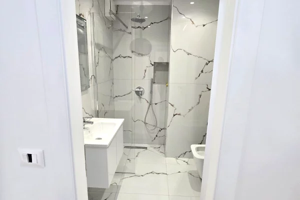 Shtepi ne shitje Apartament ne Tirane, 1+1, Mobilimi Bosh, pa mobiluar, Pagesa 108,000,000  Leke.