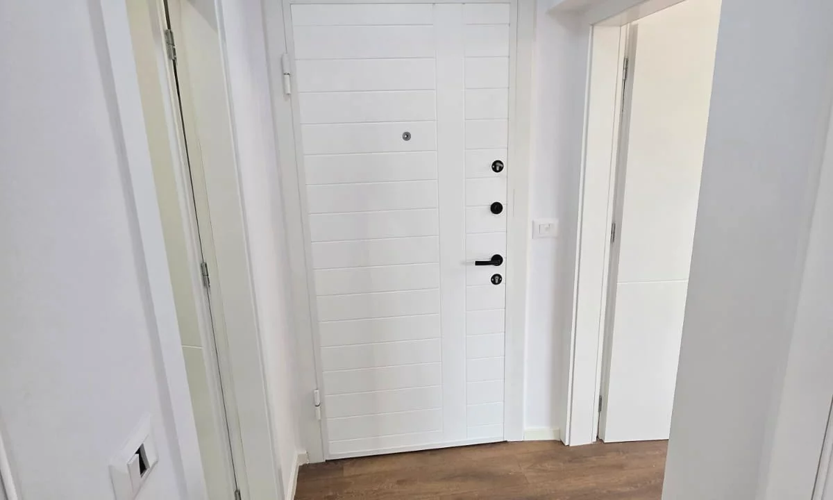 Shtepi ne shitje Apartament ne Tirane, 1+1, Mobilimi Bosh, pa mobiluar, Pagesa 108,000,000  Leke.