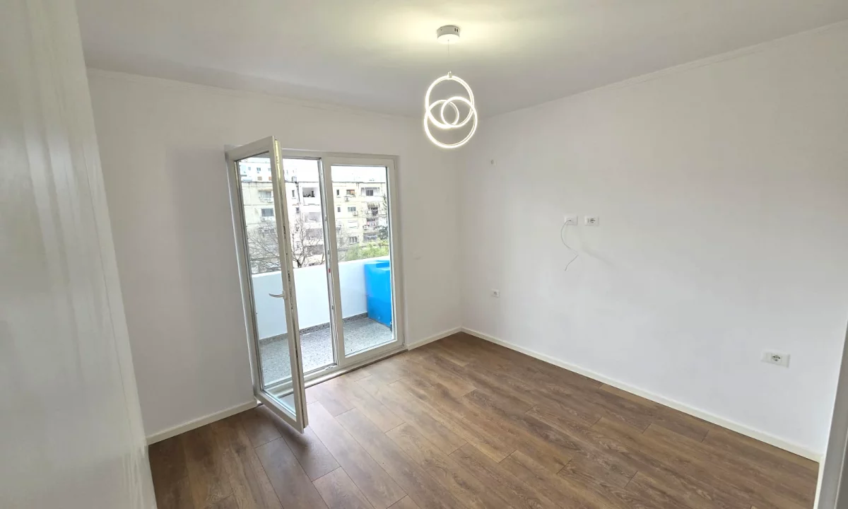 Shtepi ne shitje Apartament ne Tirane, 1+1, Mobilimi Bosh, pa mobiluar, Pagesa 88,000,000  Leke.