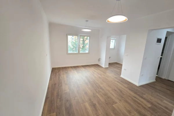 Shtepi ne shitje Apartament ne Tirane, 1+1, Mobilimi Bosh, pa mobiluar, Pagesa 88,000,000  Leke.