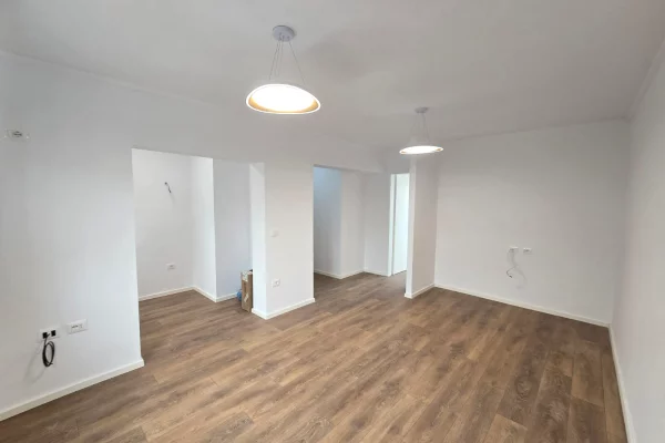 Shtepi ne shitje Apartament ne Tirane, 1+1, Mobilimi Bosh, pa mobiluar, Pagesa 88,000,000  Leke.