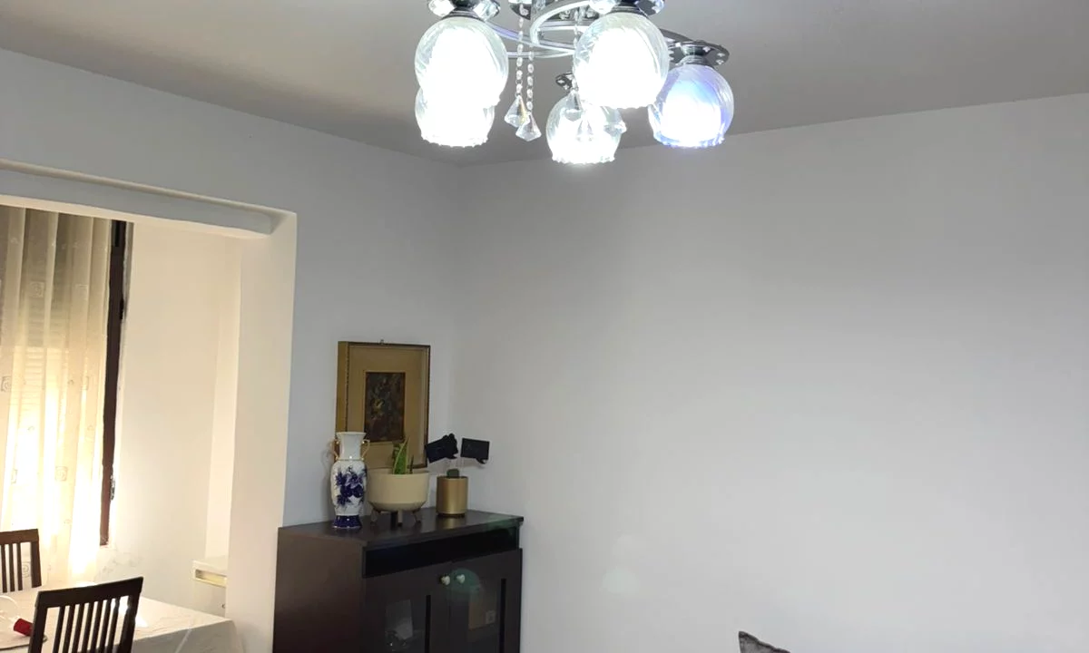 Shtepi me qera Apartament ne Tirane, 2+1, Mobilimi E mobiluar, Pagesa 40,000  Leke.