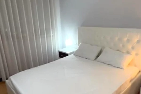 Jepet me qera apartament 1+1+parkim Tek Rruga e Kavajes