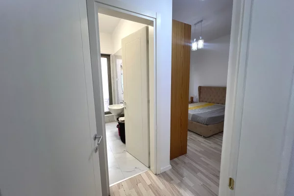 Shtepi me qera Apartament ne Tirane, 3+1, Mobilimi E mobiluar, Pagesa 1,200  Euro.