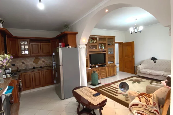 Appartamento in affitto a Tirana 2+1, Arredato