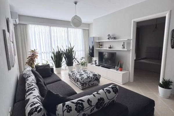Jepet me qera apartament tek Rruga e Kavajes/65,000 leke