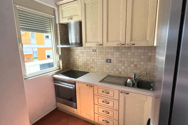 Shtepi me qera Apartament ne Tirane, 1+1, Mobilimi E mobiluar, Pagesa 600  Euro.