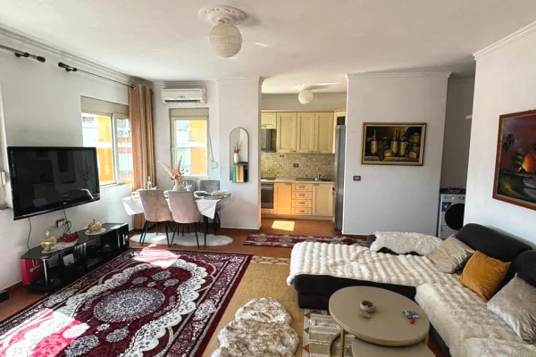 Shtepi me qera Apartament ne Tirane, 1+1, Mobilimi E mobiluar, Pagesa 600  Euro.