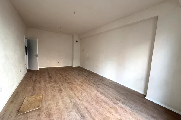 Appartamento in affitto a Tirana 1+1, Vuoto