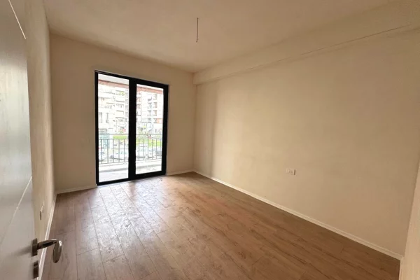 Appartamento in affitto a Tirana 1+1, Vuoto