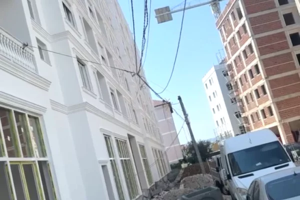 Shtepi ne shitje Apartament ne Tirane, 2+1, Mobilimi Bosh, pa mobiluar, Pagesa 100,584  Euro.