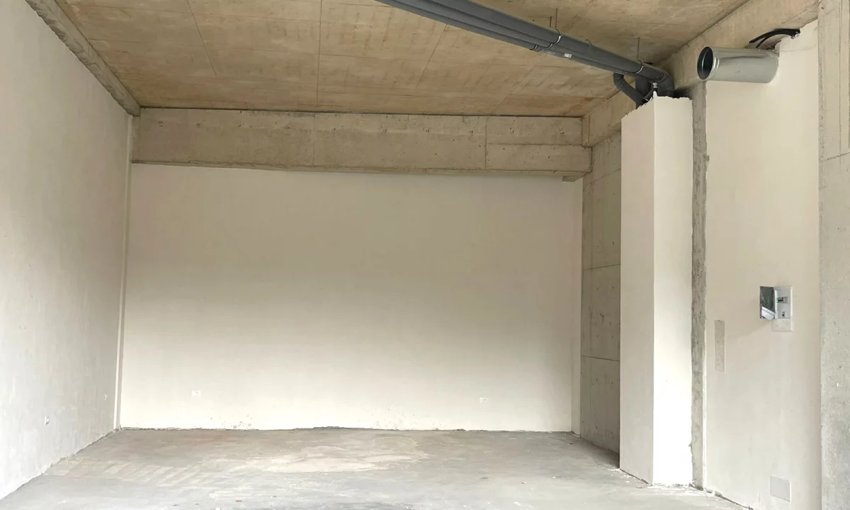 Jepet me qera dyqan Ne Porcelan /1700 euro