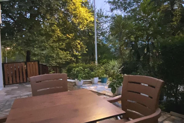 Shtepi me qera Apartament ne Tirane, 2+1, Mobilimi E mobiluar, Pagesa 800  Euro.