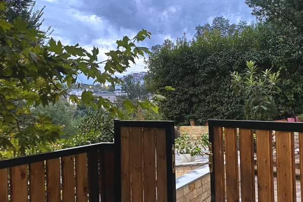 Shtepi me qera Apartament ne Tirane, 2+1, Mobilimi E mobiluar, Pagesa 800  Euro.